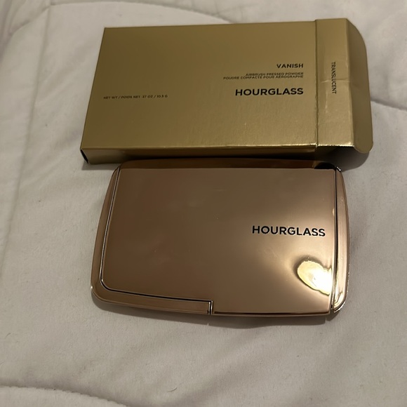 Hourglass Pressed Powder - Picture 2 of 3